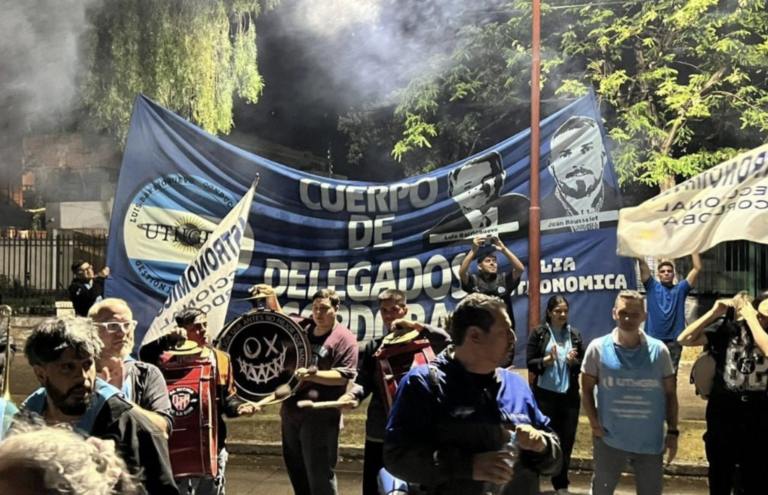 Trabajadores de UTHGRA protestaron frente al hotel Howard Johnson